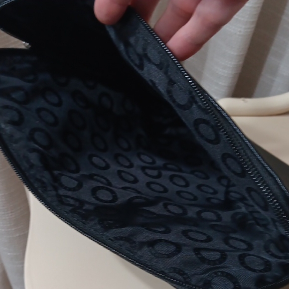 Bulgari Black Cosmetic Bag - Picture 7 of 7